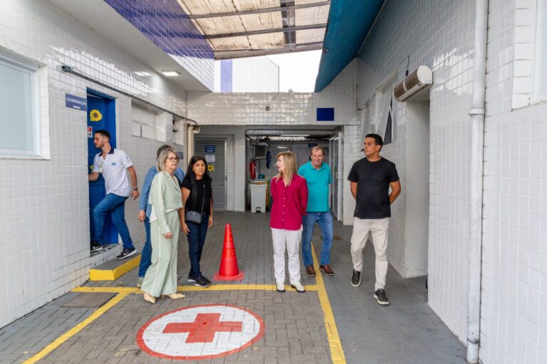 Prefeita de Mongaguá e secretários visitam unidades de saúde para ouvir população e avaliar melhorias