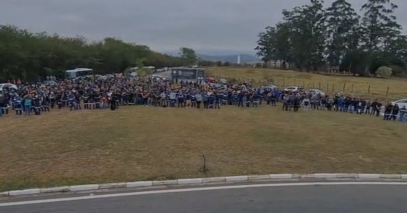 Gerdau reduz o número de demitidos e funcionários suspendem greve