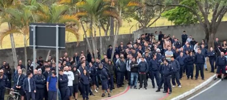 Metalúrgicos da Embraer entram em greve por tempo indeterminado em São José