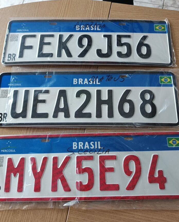 Polícia prende donos de fábricas clandestinas de placas de carro em Campinas