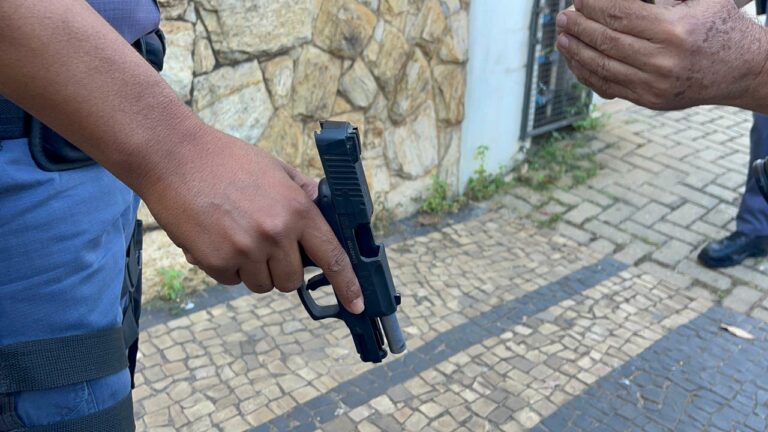 Briga de trânsito termina com motorista baleado por agente penitenciário