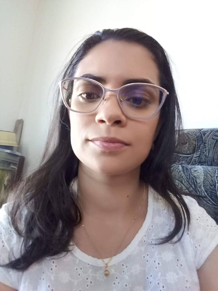 Professora morre após acidente entre carro e moto em Cruzeiro