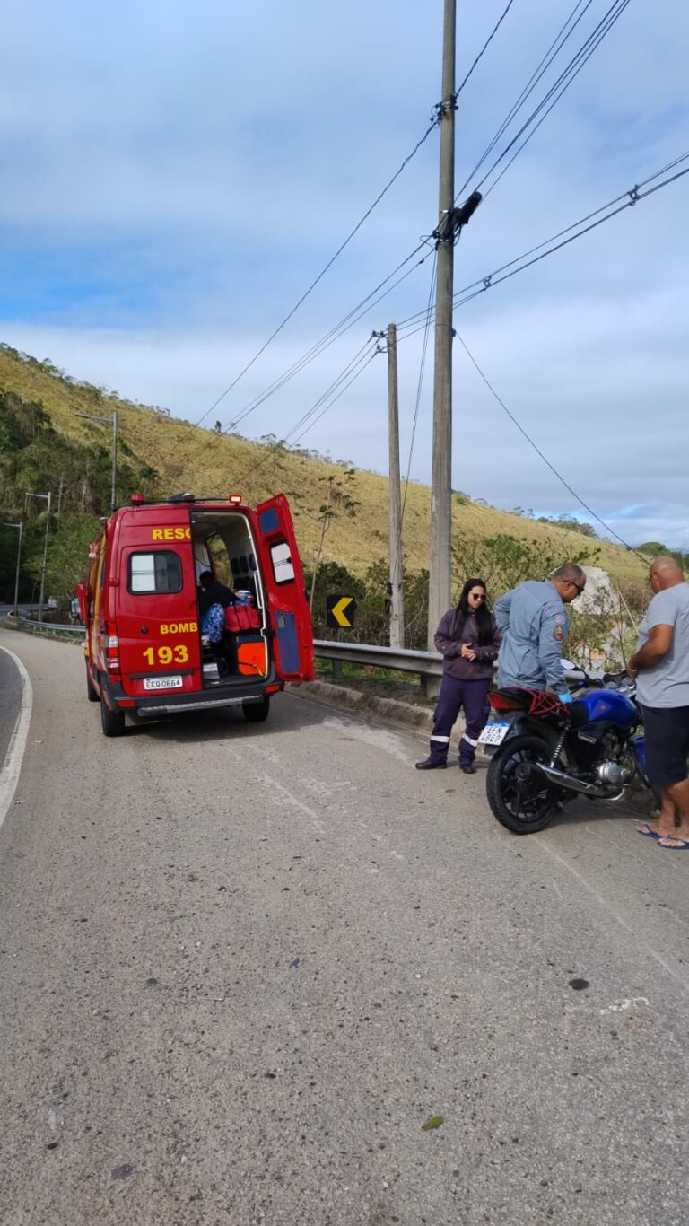 Jovem de 19 anos fica ferido após cair de moto na Rio-Santos, em Caraguatatuba