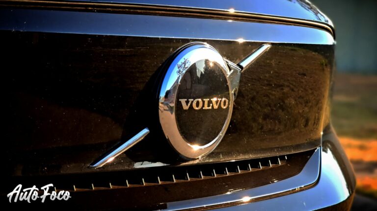 Volvo EX40 Plus: A Elegância Sueca em um SUV 100% Elétrico