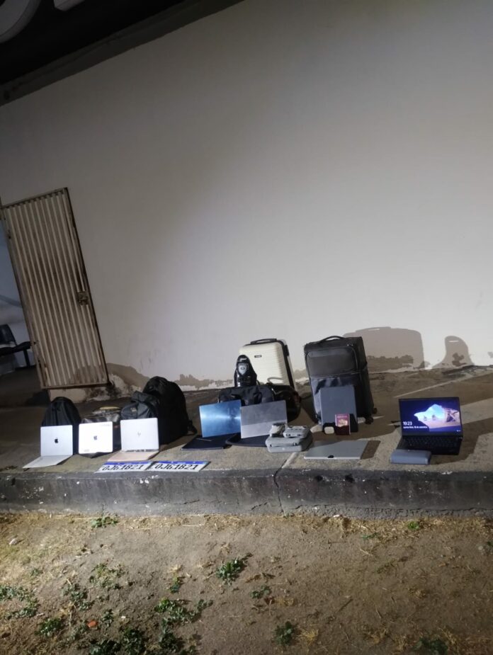 Dupla é presa após furtar mais de R$ 40 mil em bens de veículos em rodovia de Caçapava