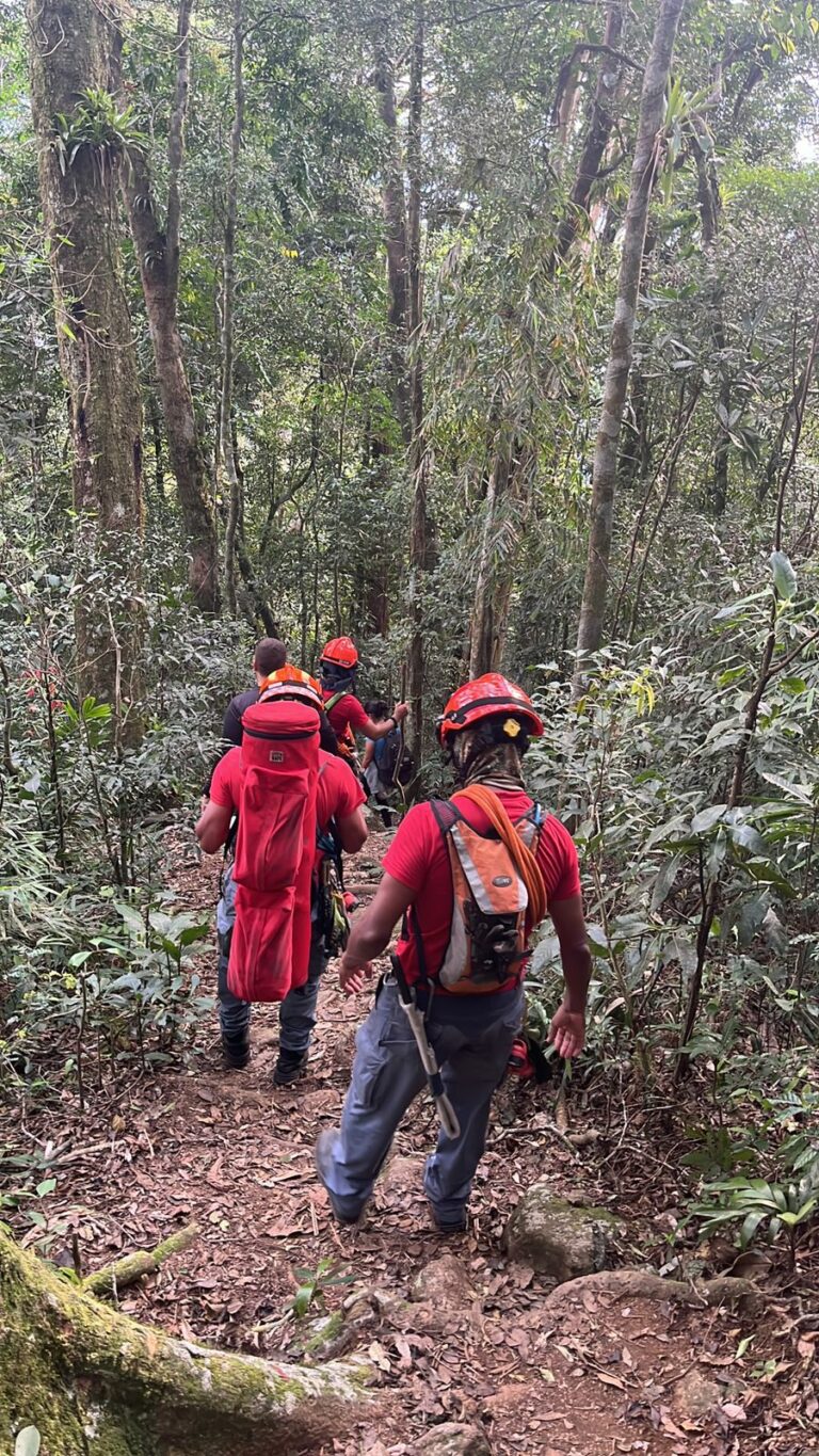 Bombeiros realizam dois resgates em locais de difícil acesso no Litoral Norte