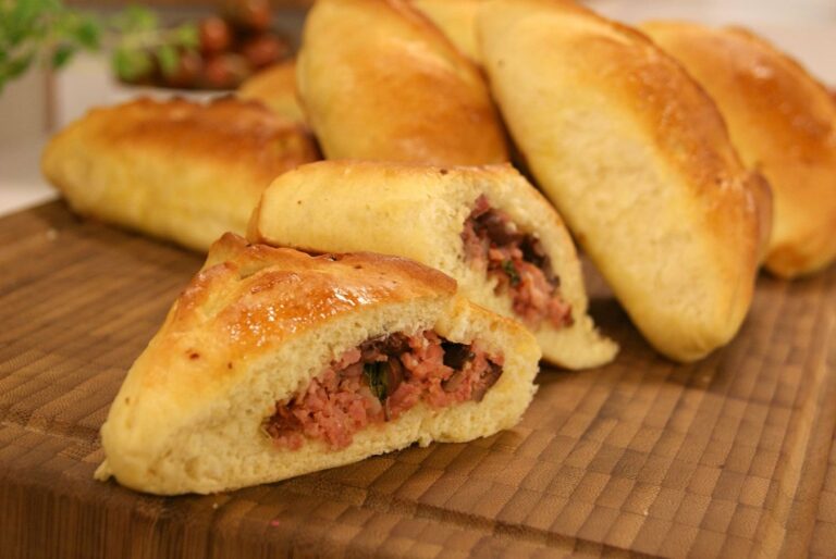 Confira o modo de preparo de uma deliciosa Esfiha de Calabresa Zero Glúten