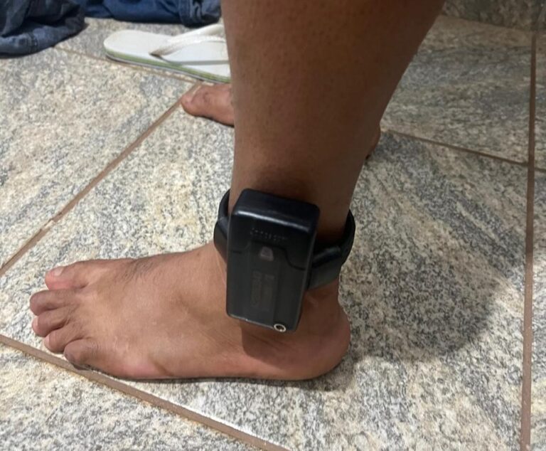 Sem retornar da saidinha, BAEP localiza detento bebendo álcool em casa de prostituição