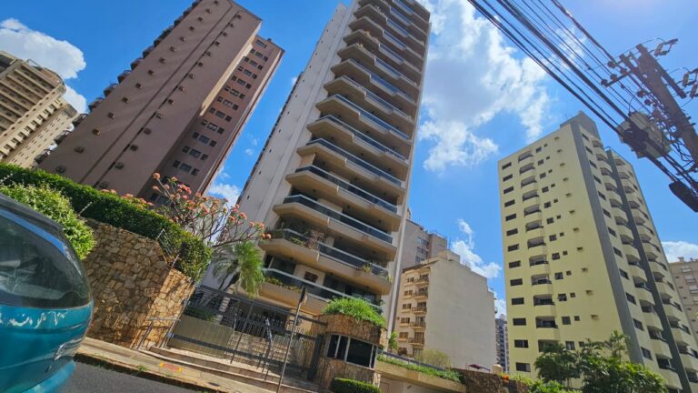 Criminosos invadem apartamentos em residencial da rua Campos Sales
