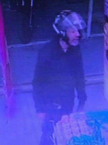 Homem é preso após roubar farmácia e posto de combustível armado em Jacareí