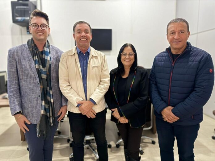 Em julho, o secretário Pedro Sanchez e os vereadores Feltrin e Jandineia conheceram o programa desenvolvido em São Carlos