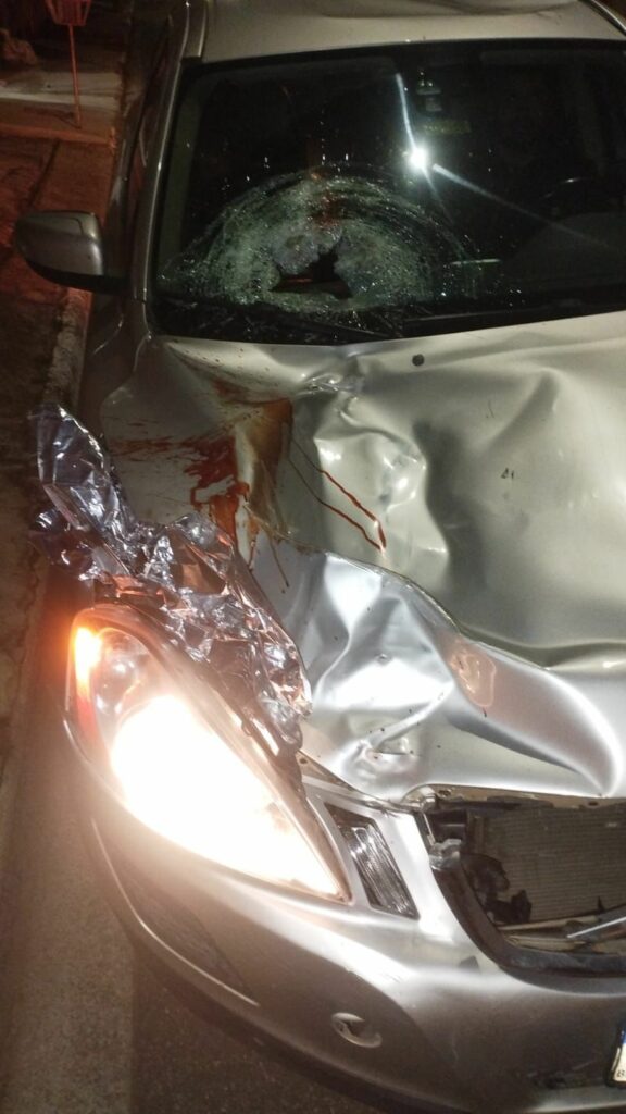 Jovem de 20 anos morre atropelado após ser ejetado de carro em acidente na Dutra, em São José