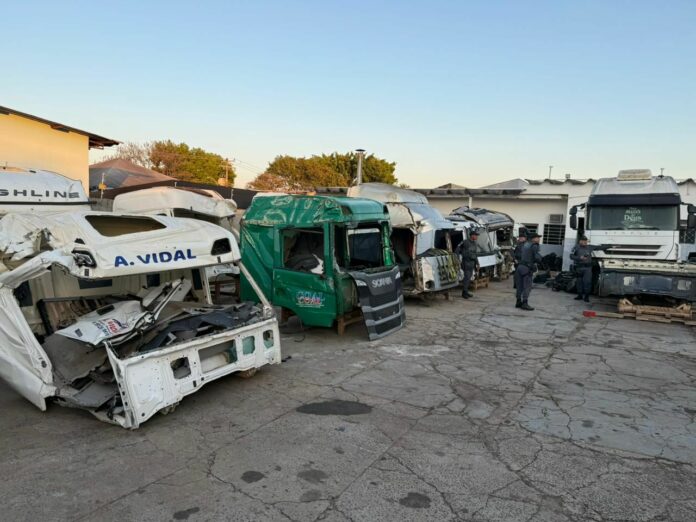 PF investiga grupo de roubo de caminhões e cumpre mandados em Campinas PF investiga grupo de roubo de caminhões e cumpre mandados em Campinas