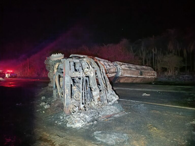 Colisão seguida de incêndio tira a vida de caminhoneiro na SP-613