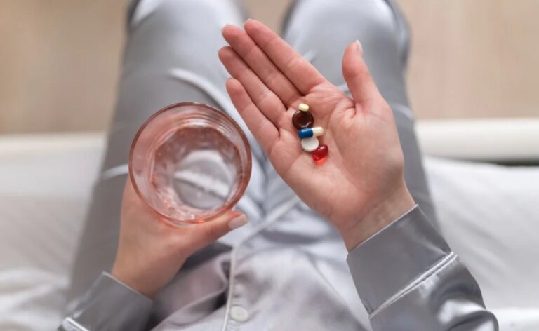 Automedicação: o hábito comum que pode colocar sua saúde em risco