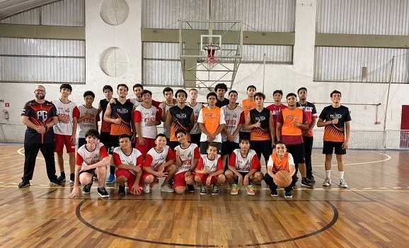 Amistoso de basquete do SuperEscola: A emoção de uma partida de verdade