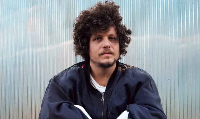 Chico Chico lança novo álbum ‘Let it burn / Deixa arder’ em outubro