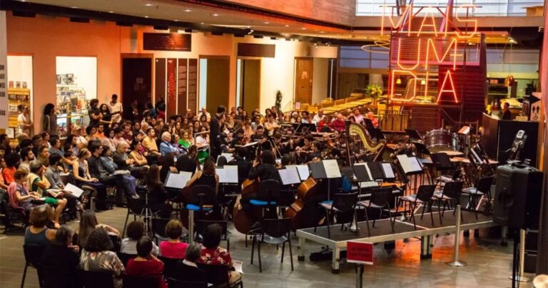Concerto gratuito da orquestra da USP leva a primavera para a Sala SP