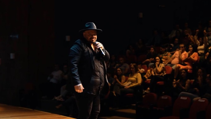 Cubatão se prepara para “Djavaneando”, um show gratuito em homenagem a Djavan