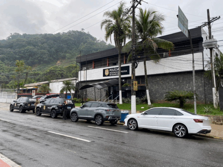 Jovem é baleado enquanto caminhava em comunidade em Guarujá