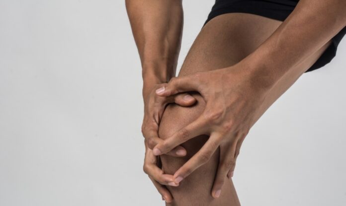 Dor no joelho e sobrepeso: protocolo une emagrecimento e ortopedia para evitar cirurgias