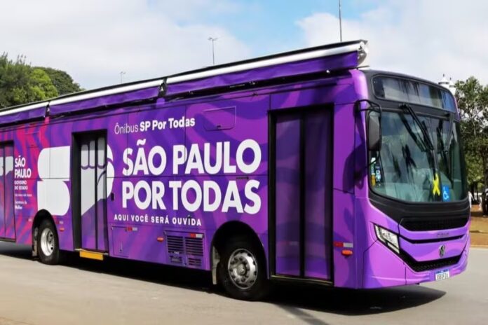 Ônibus com serviços gratuitos de apoio a mulheres atende em São José