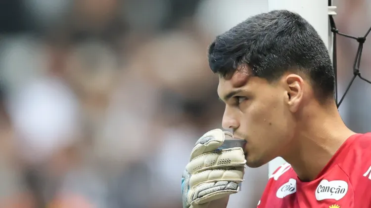 Santos e Atlético-MG empatam em jogo com lesão assustadora de Brazão