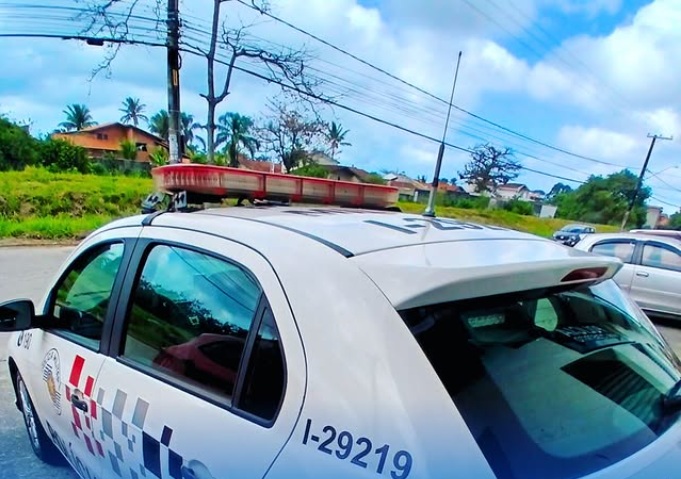 Polícia é chamada para atender roubo em casa e prende morador procurado pela Justiça em Itanhaém