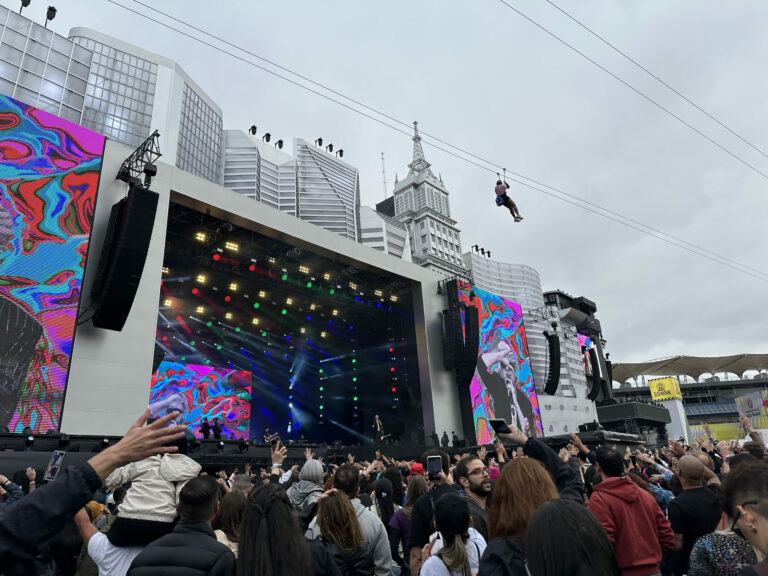 Jota Quest abre palco principal do The Town com sucessos e homenagem a Tim Maia