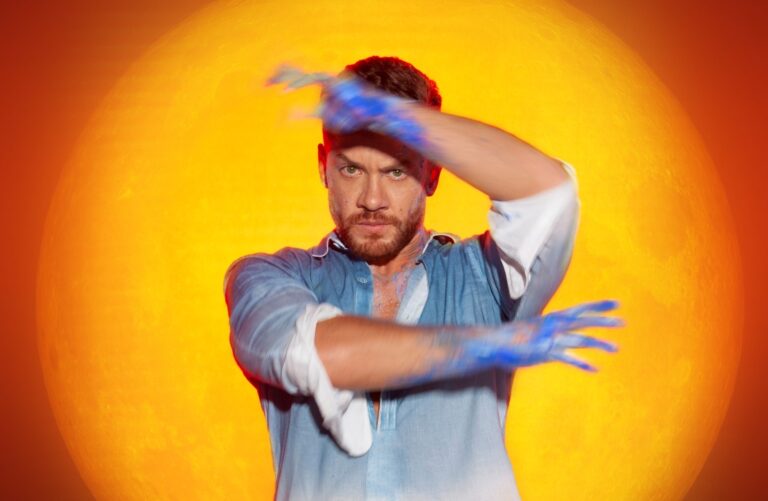 Peça com ator Leonardo Miggiorin é a atração do terceiro dia do Festara