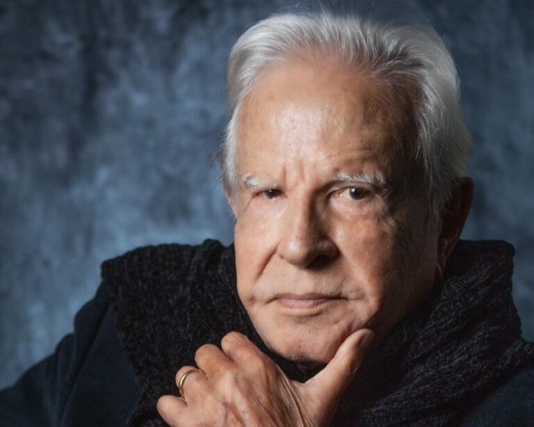 Exposição homenageia Cid Moreira na Villa Santo Aleixo, em Taubaté