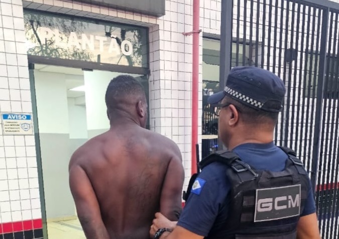 GCM prende homem em 'saidinha temporária' que causava tumulto em rodoviária de Jacareí