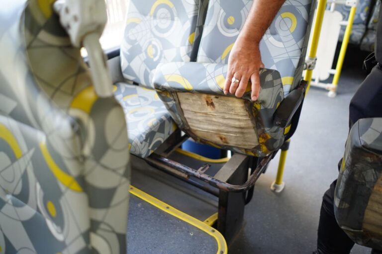 Oito ônibus do transporte público de Mongaguá são recolhidos por irregularidades durante fiscalização