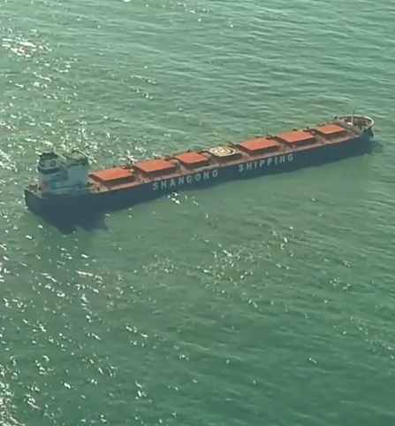 Navio chinês encalha na entrada do Porto de Santos; VÍDEO