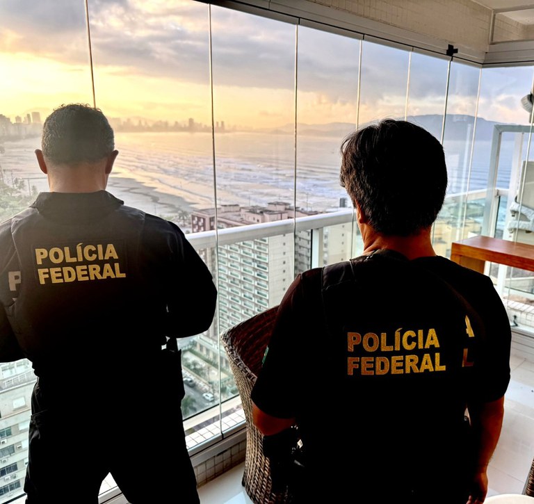 Operação da PF contra organização criminosa que lavou mais de R$ 74 milhões cumpre mandados em Santos