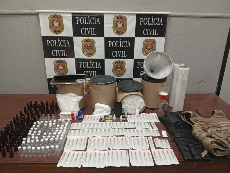 Produtos para fabricação clandestina de anabolizantes são apreendidos pela Polícia Civil de Santos