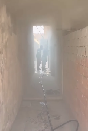 Incêndio atinge casa na Área Continental de São Vicente e deixa uma pessoa ferida