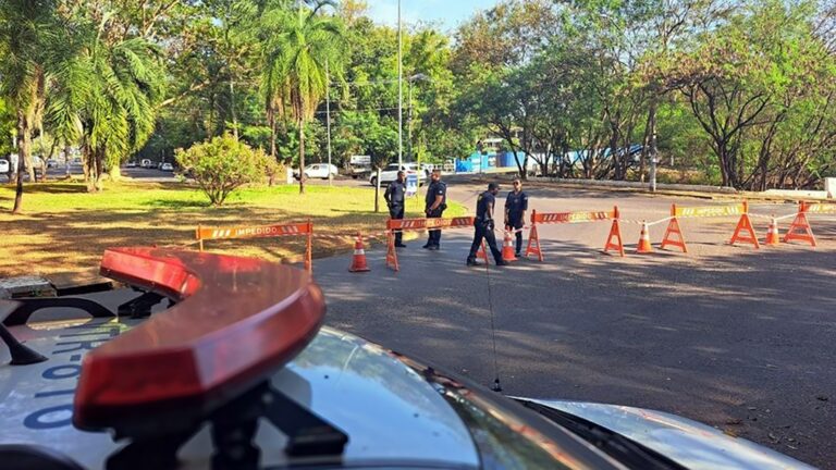 Prefeitura de Araçatuba mantém interdição de rotatória para avaliar impacto no trânsito