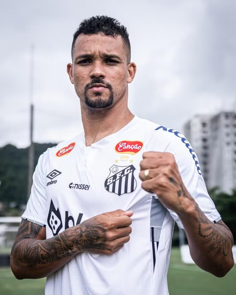 Santos pode comprar zagueiro do Cruzeiro que foi de afastado a titular
