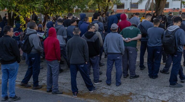 Em greve, metalúrgicos da Sonaca marcam assembleia para a próxima terça-feira