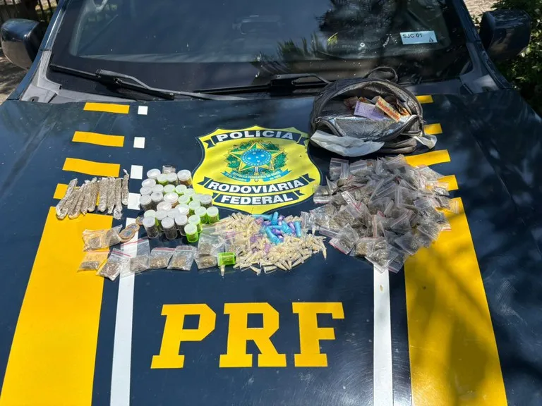 Romeiro encontra sacola cheia de drogas na Dutra, em São José