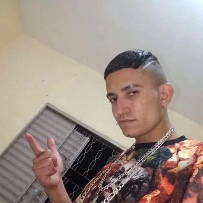 Jovem de 22 anos é morto a tiros em Cachoeira Paulista Jovem de 22 anos é morto a tiros em Cachoeira Paulista