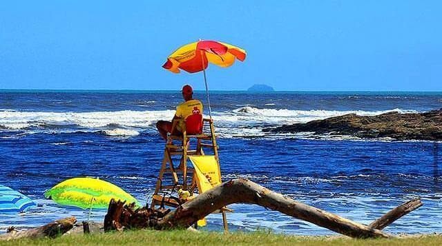 Cidades do Litoral Norte tem 107 vagas de emprego para guarda-vidas temporários