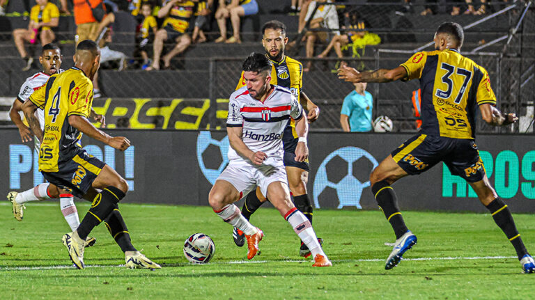 Com gol de Queiroz, Botafogo empata fora de casa