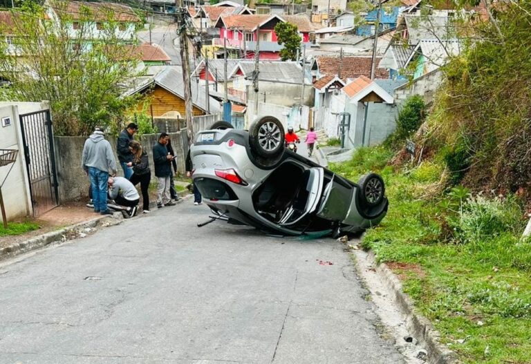 Menina de 12 anos fica ferida após capotamento em Campos do Jordão