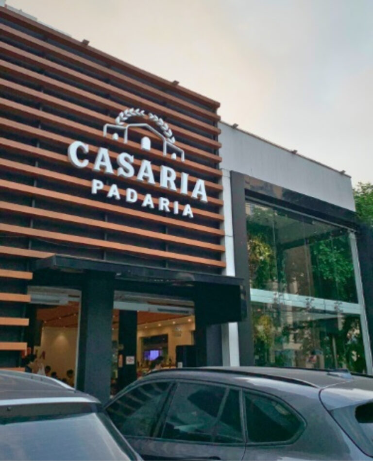 Funcionária de padaria em Santos fica ferida após prender o dedo em máquina de coxinha