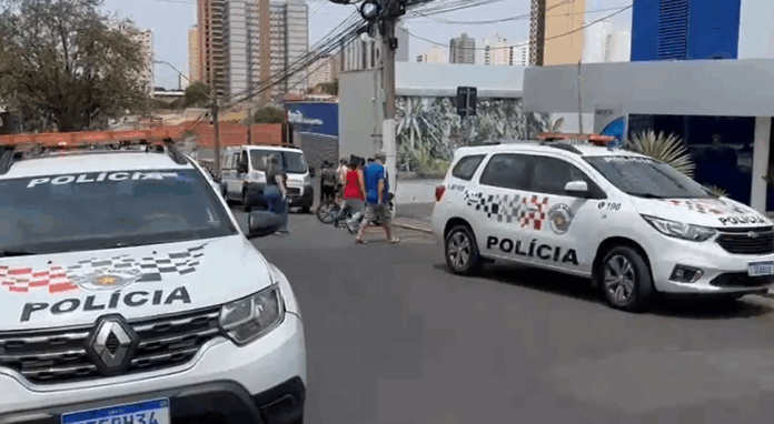 Idoso ameaça funcionários de hospital em Limeira com simulacro de arma de fogo Idoso ameaça funcionários de hospital em Limeira com simulacro de arma de fogo