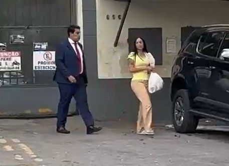 Caso Peretto: Veja o momento em que viúva de Igor deixa a prisão; VÍDEO