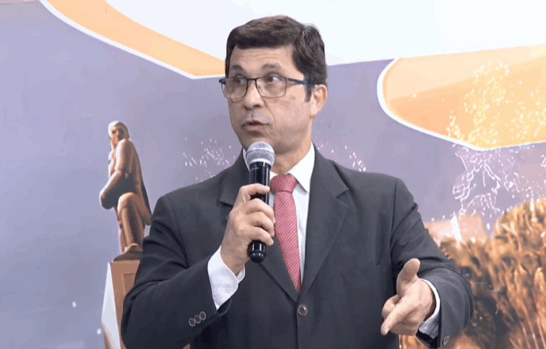 Advogado de fotógrafa condenada por matar namorado alega violência doméstica e retruca decisão da Justiça