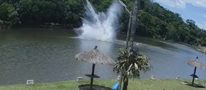 VÍDEO: Helicóptero cai em lago próximo à Estrada do Vinho, em São Roque